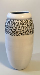 Vase - weiß - schwarze Kringel - 21 x 6,5 cm