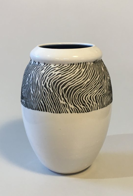 Vase - weiß - schwarze Linien - 16 x 7 cm